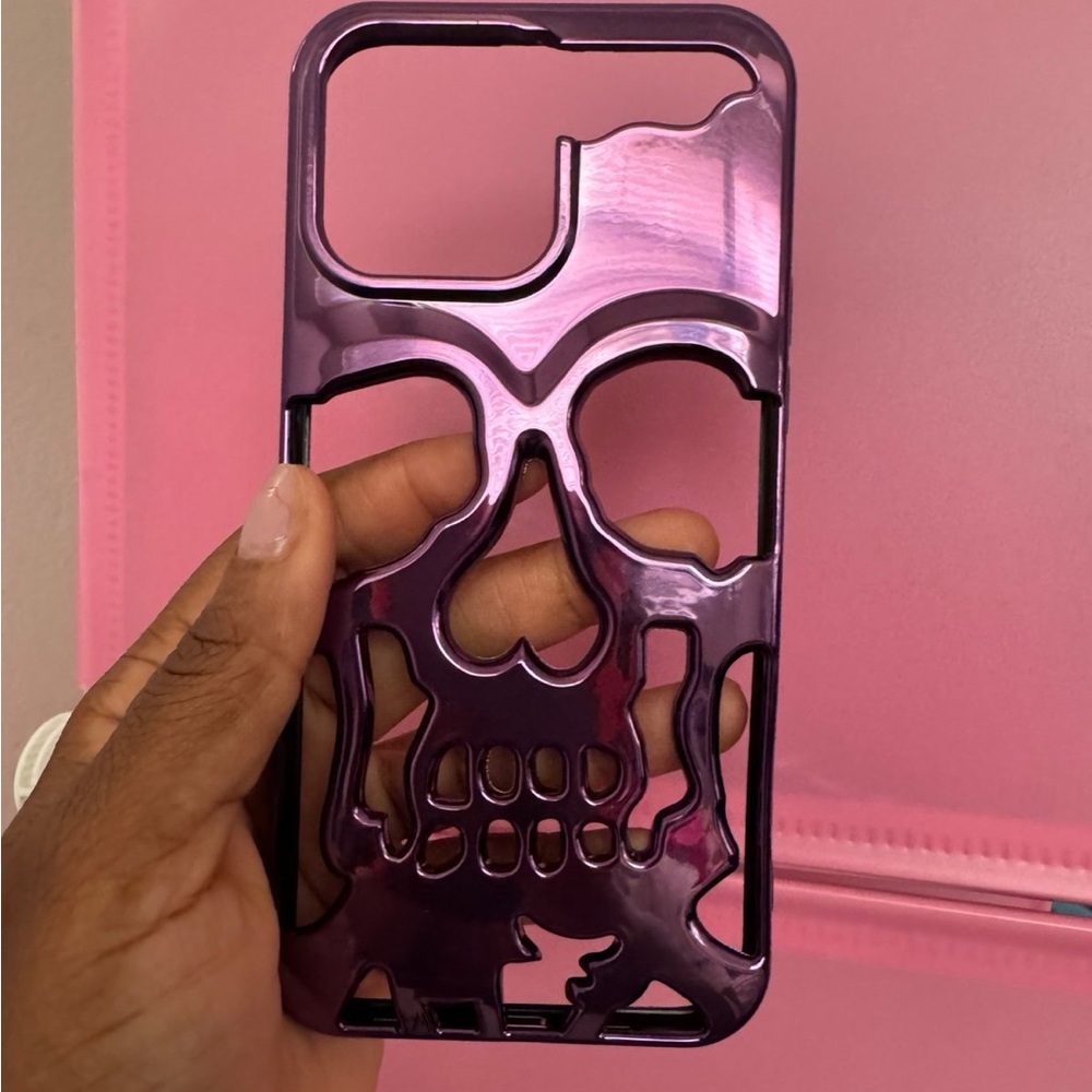 iPhone 15 pro max purple  skull case